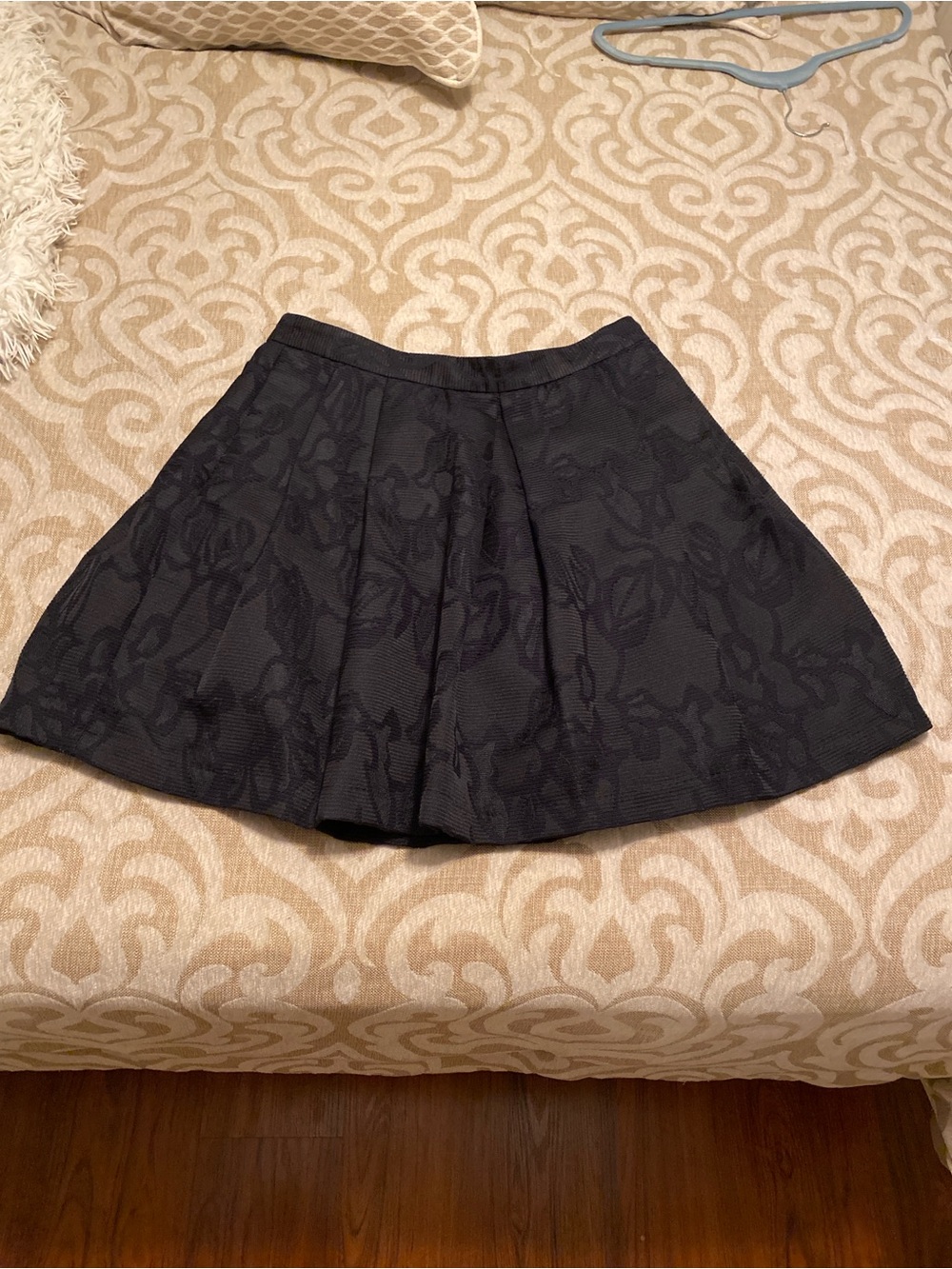 Banana Republic Black Floral Jacquard Pleated Skirt - Picture 4 of 7